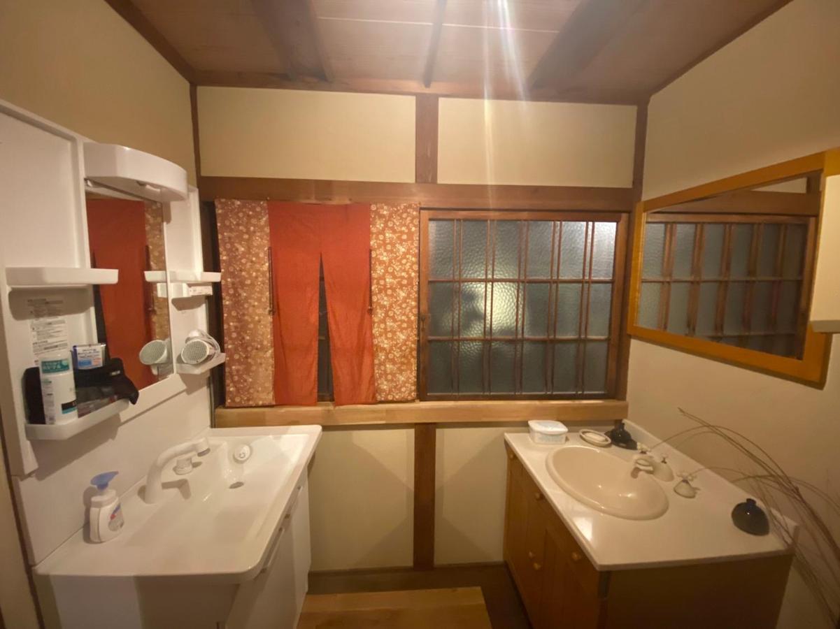 Guesthouse Omoya--全個室--囲炉裏のぬくもりと共にグループの絆を深める古民家宿でゆっくりとした時間を-6名部屋-6名部屋-8名部屋--最大20名-ペット同伴可は一室のみ- 松山 外观 照片
