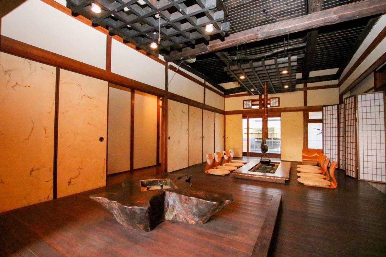 Guesthouse Omoya--全個室--囲炉裏のぬくもりと共にグループの絆を深める古民家宿でゆっくりとした時間を-6名部屋-6名部屋-8名部屋--最大20名-ペット同伴可は一室のみ- 松山 外观 照片