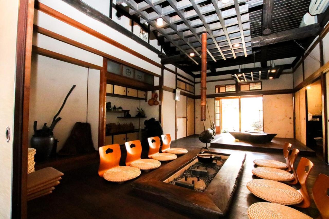 Guesthouse Omoya--全個室--囲炉裏のぬくもりと共にグループの絆を深める古民家宿でゆっくりとした時間を-6名部屋-6名部屋-8名部屋--最大20名-ペット同伴可は一室のみ- 松山 外观 照片